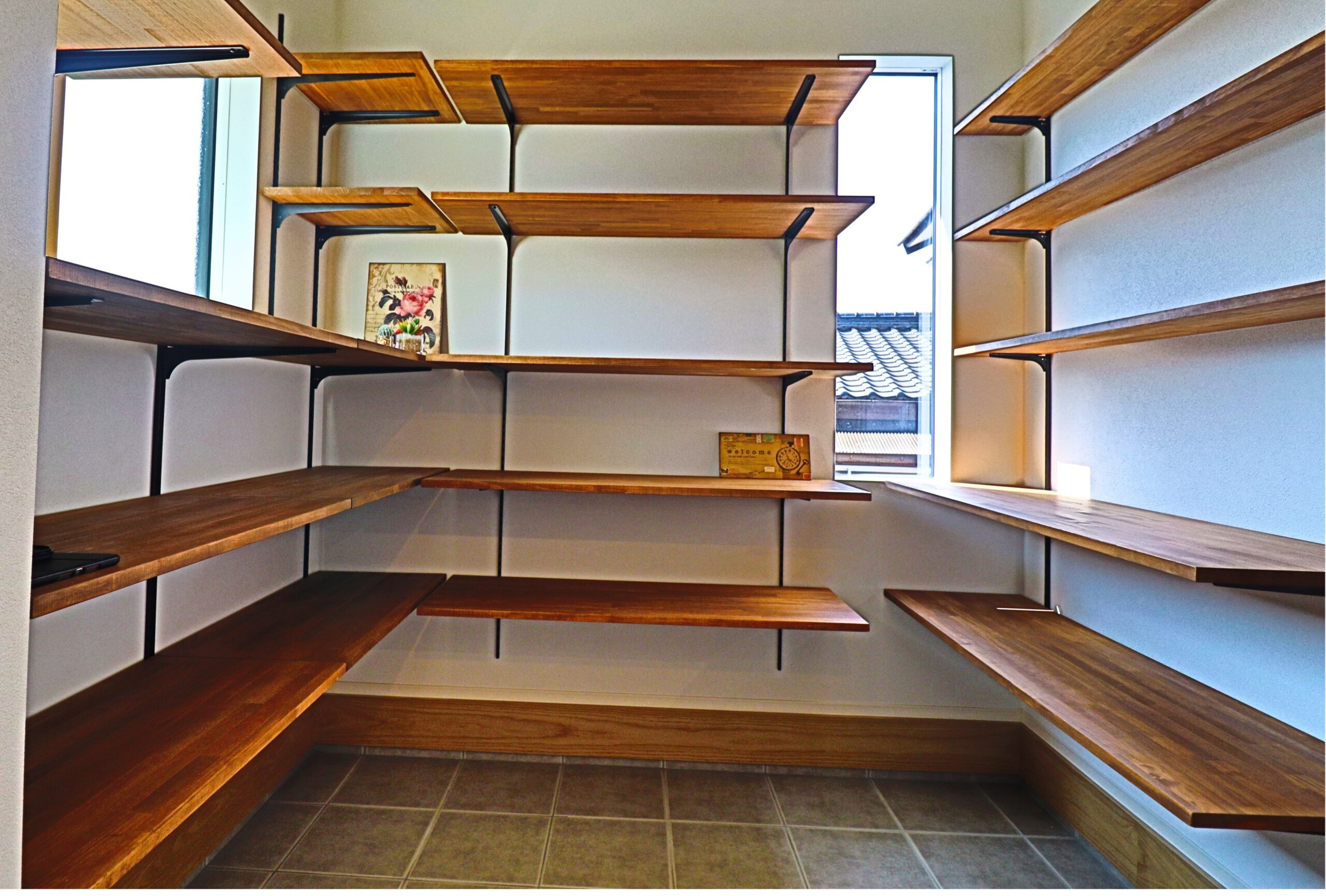 琥高い丘のあたたかな家