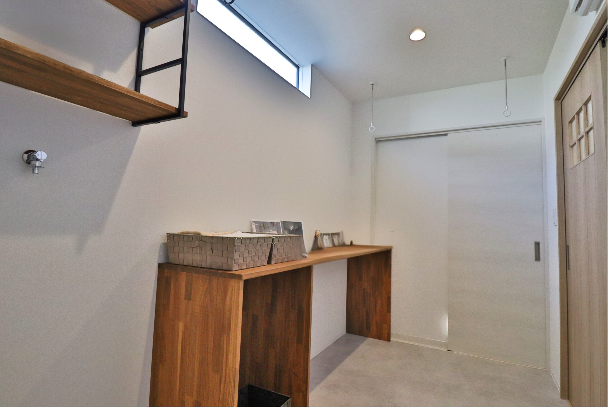 琥高い丘のあたたかな家