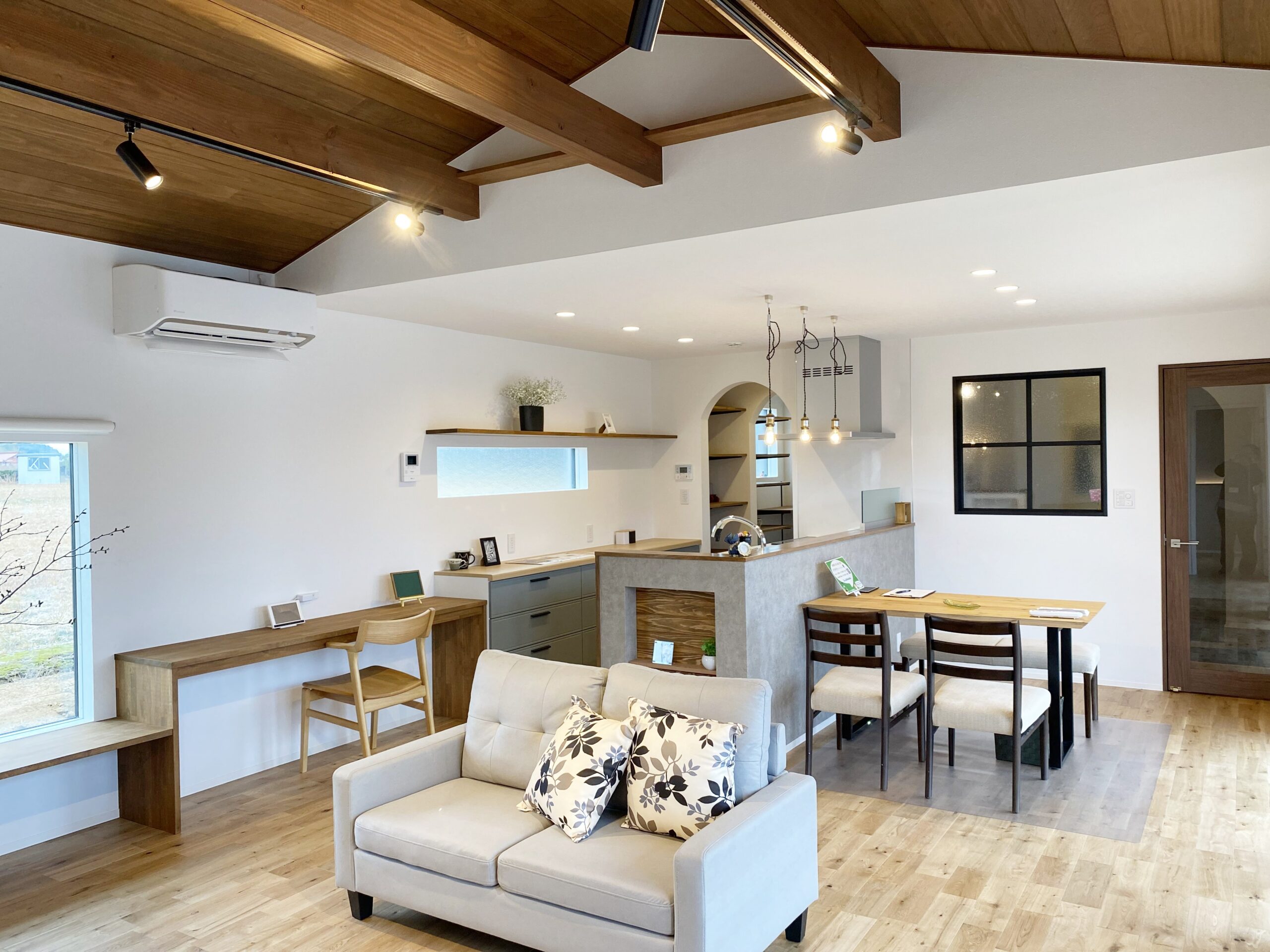 愛される家、猫との日常。