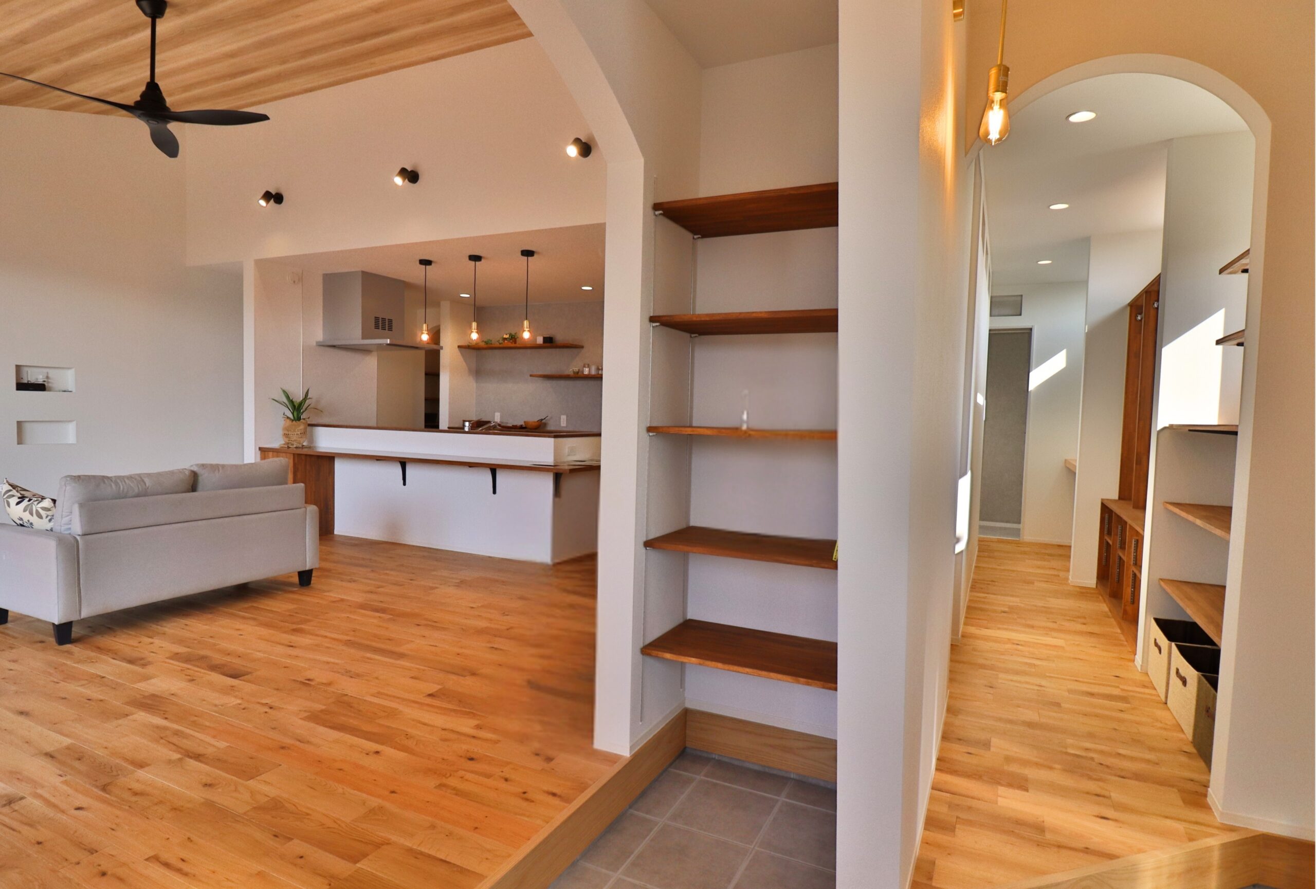 琥高い丘のあたたかな家