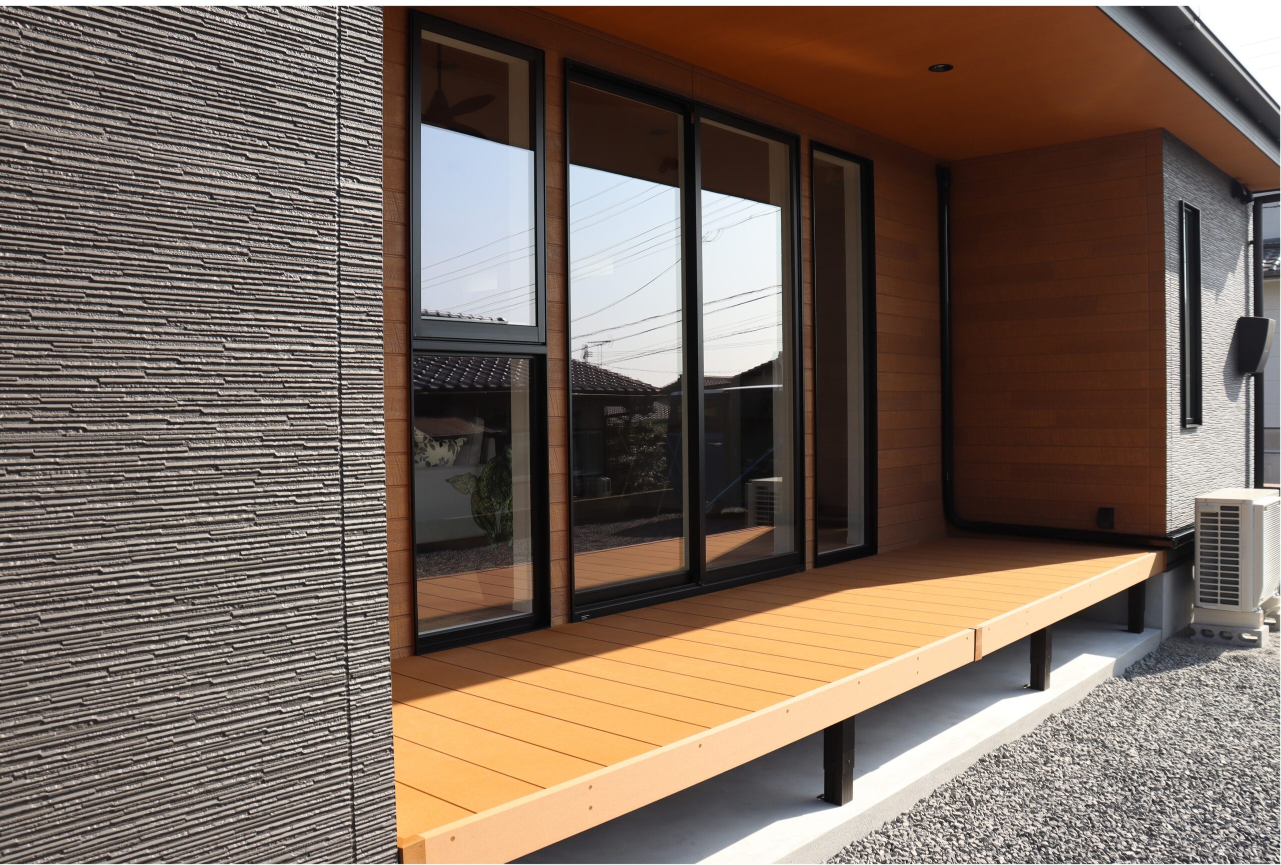 琥高い丘のあたたかな家