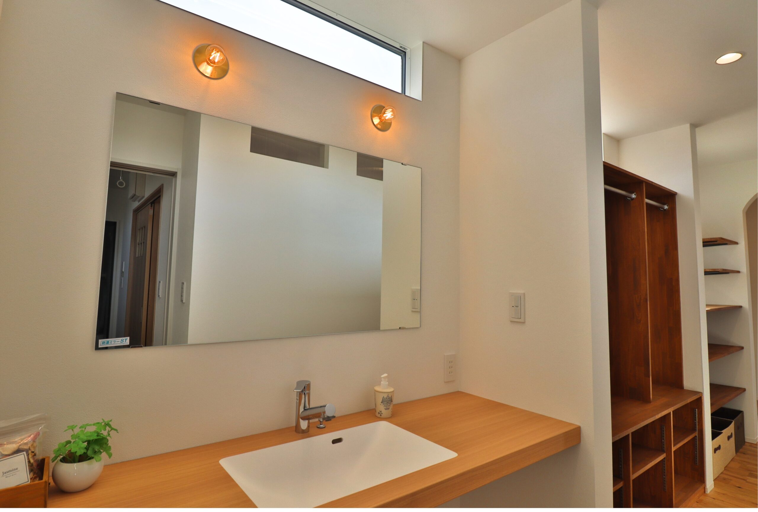 琥高い丘のあたたかな家